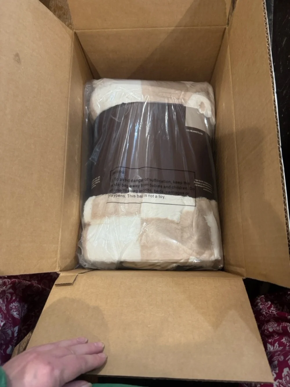 Lola Blankets X Harmonize/Latte Check/Plush Throw/Blanket/Size L/NIB/SEALED! - Picture 14 of 16